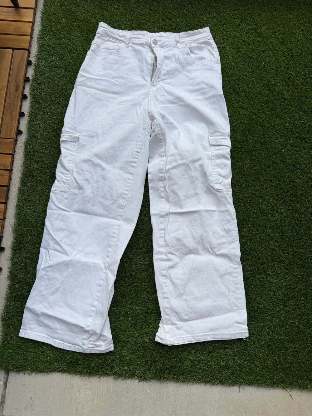 White Straight-Leg Women's Jeans with Cargo Pockets